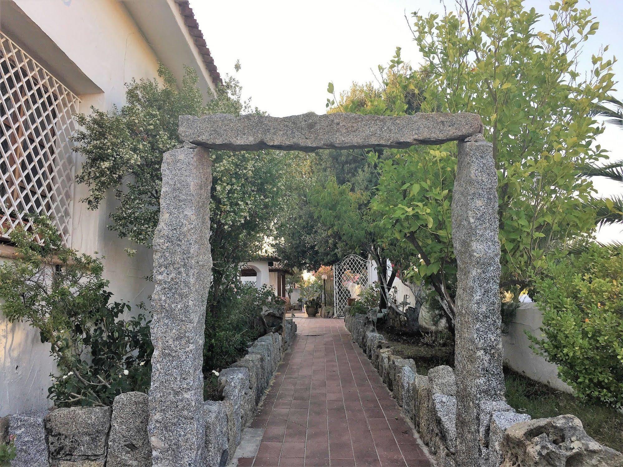Hotel Ristorante S'Astore Benetutti Exterior foto